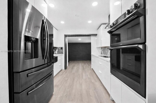 Building Photo - 5721 SW 38th Ct