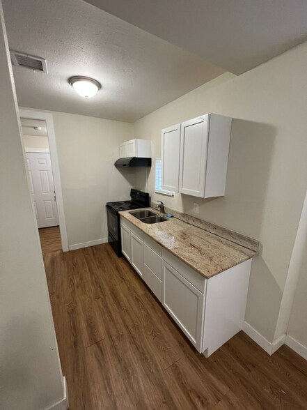 Building Photo - 3313 Hueco Ave