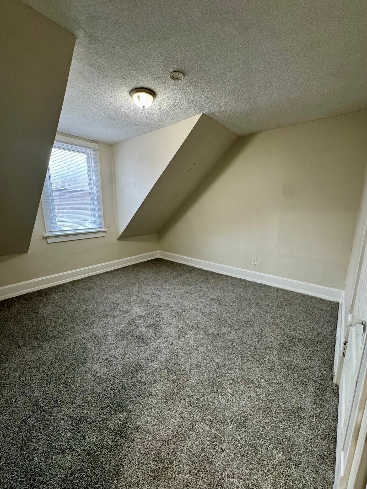 Building Photo - 1045 12th St