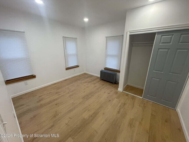 Building Photo - 76 Brook St