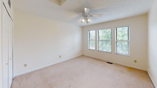 Building Photo - 6498 Ringsend Ct