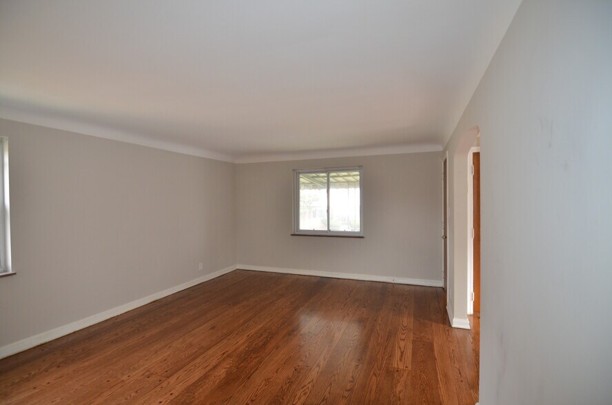 Building Photo - 7233 Brookcrest Dr