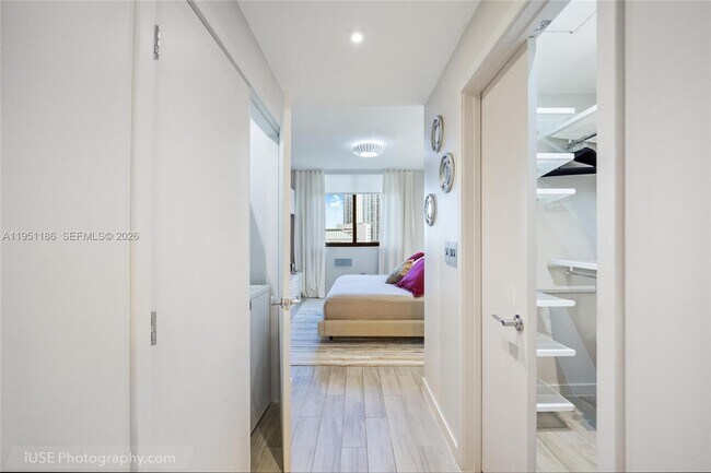 Building Photo - 999 SW 1st Ave