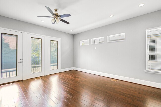 Building Photo - 411 N Nagle St