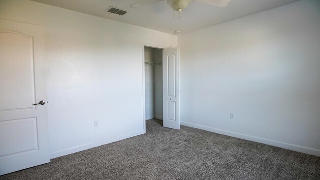 Building Photo - 1528 Moon Valley Dr