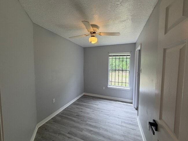 Building Photo - The perfect home waiting for you!