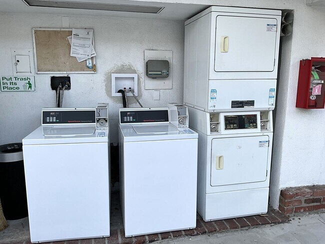 Building Photo - Studio Apartment -Open House  Tuesday and Thursday at 5pm