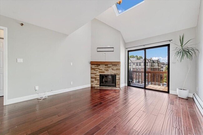 Building Photo - 15 Greenridge Ave