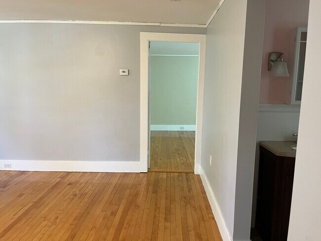 Building Photo - 52 Elmwood St