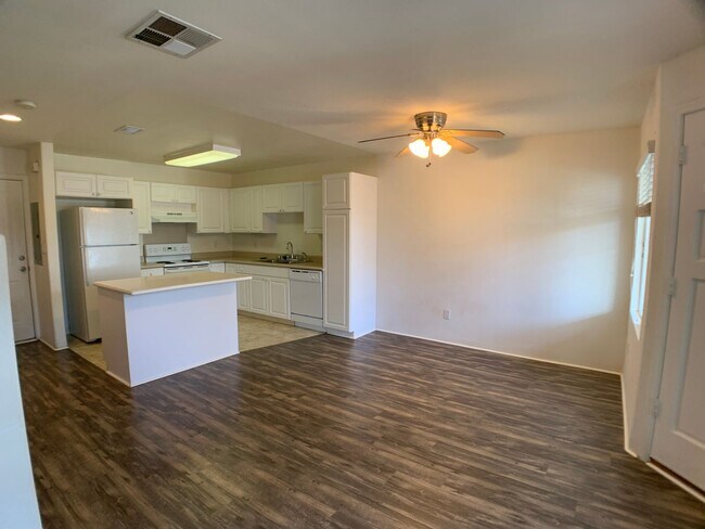 Building Photo - 3 bedrooms with A/C & 2 car garage in Ewa Beach (Spinnaker Place Townhomes)!