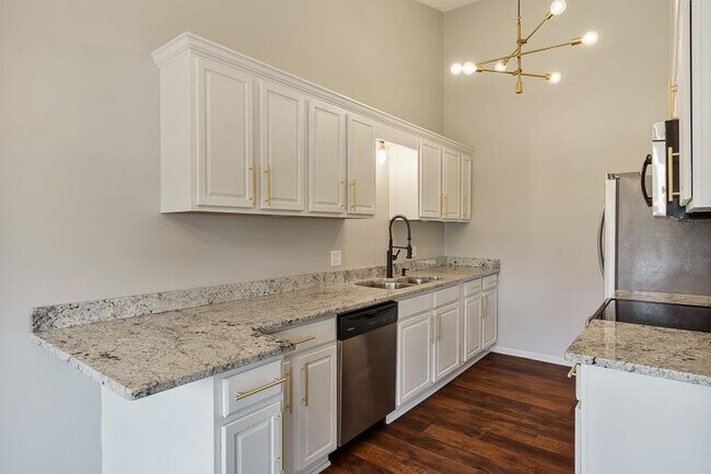 Building Photo - 663 Amphitheater Dr