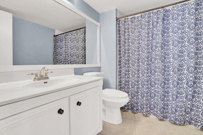 Building Photo - 5420 N Ocean Dr