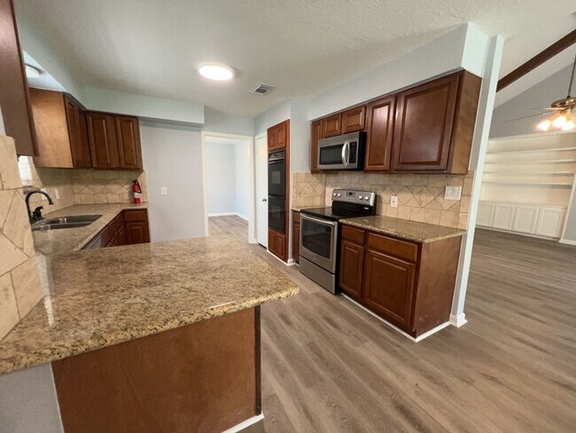 Building Photo - 27226 W Pyeatt Ln