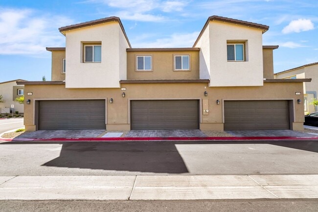 Building Photo - Luxury Living at a breathtaking property nestled in the vibrant city of Las Vegas!