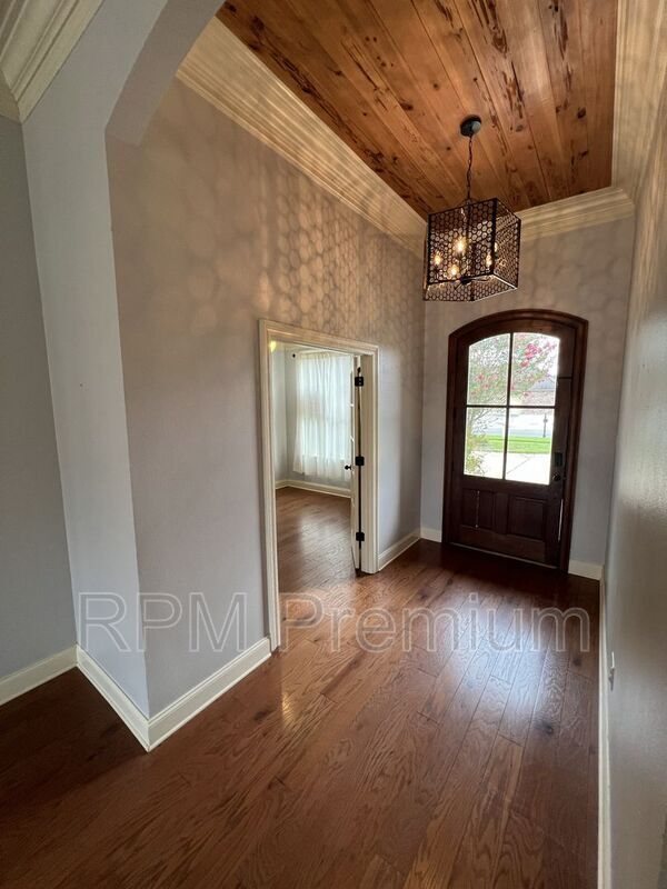 Building Photo - 7335 Oak View Dr.