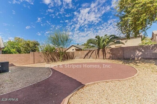 Building Photo - SPACIOUS SWEET HOME