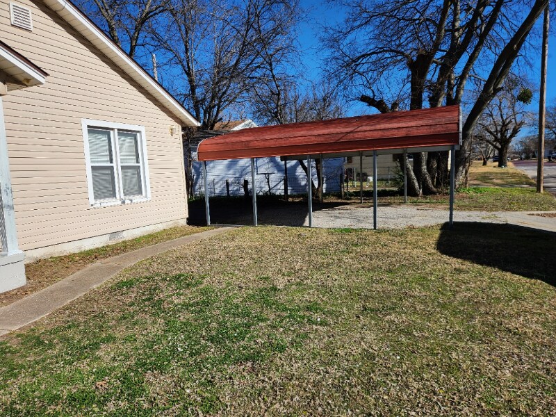 Building Photo - 607 3rd Ave NW