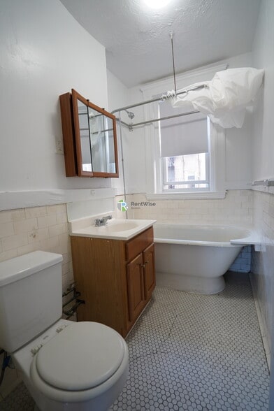 Building Photo - 1179 Boylston St