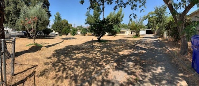 Building Photo - Quaint Yucaipa Home on Large Lot