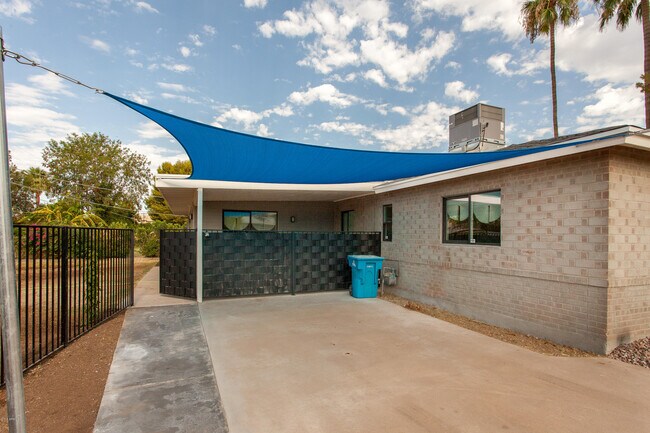 Building Photo - 2545 E Turney Ave