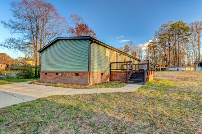 Building Photo - 105 Dutchess Dr