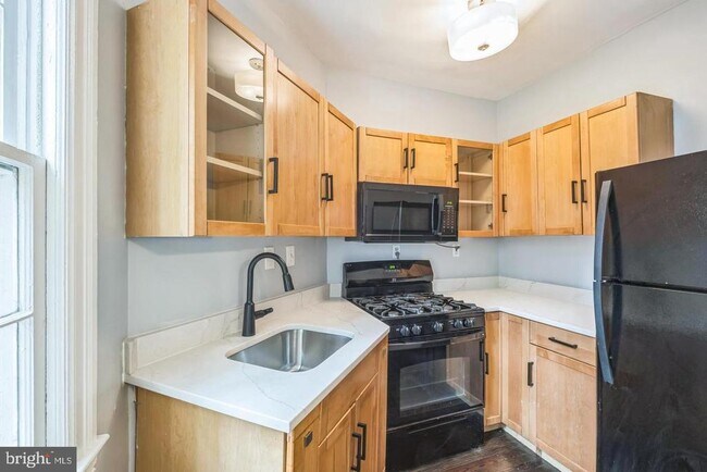 Building Photo - 208 Farragut St NW