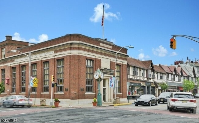 Building Photo - 530 Valley Rd