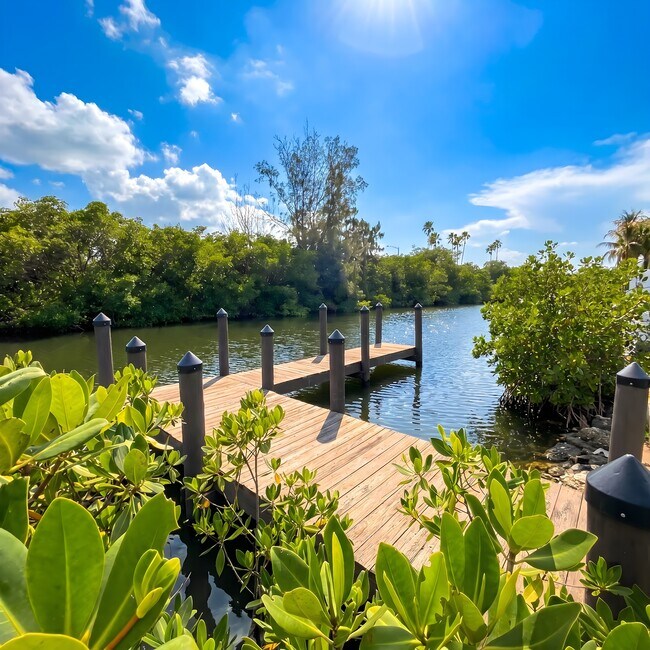 Building Photo - 1845 Robalo Dr