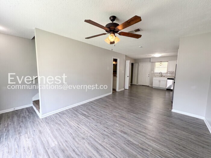 Building Photo - 1800 Labette Manor Dr