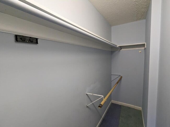 Building Photo - 726 Crestwood Cir