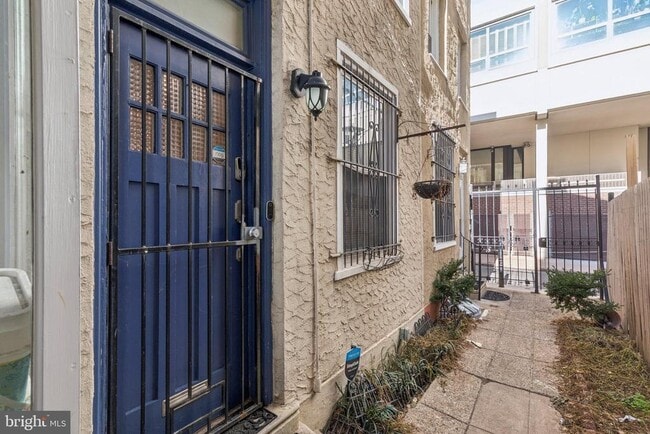 Building Photo - 1830 Manning St