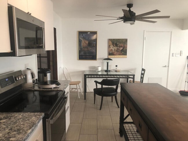 Building Photo - 1411 S Marilyn Ann Dr