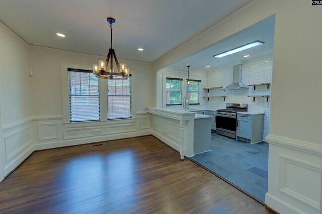 Building Photo - 2405 Sumter St
