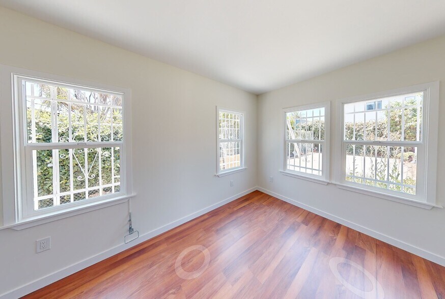 Building Photo - 1167 N Berendo St
