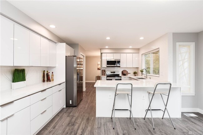 Building Photo - Remodeled Home in Mukilteo!