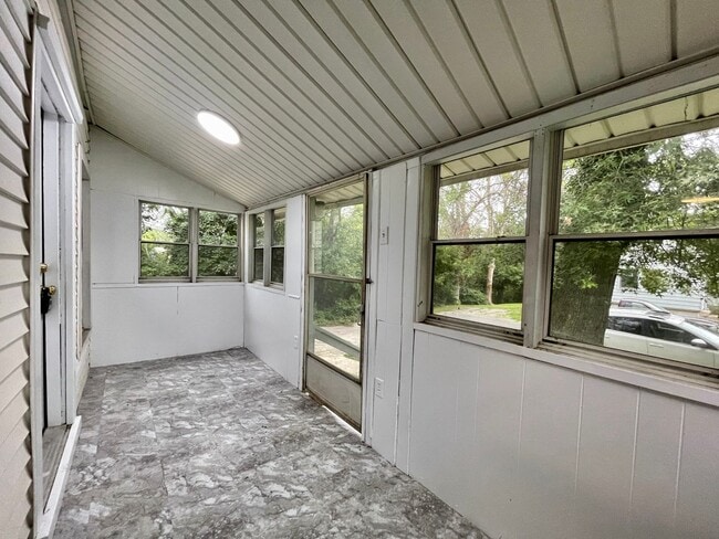 Building Photo - Cape Cod on cul-de-sac backs to park