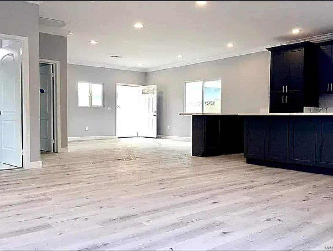 Building Photo - 12416 Pine St