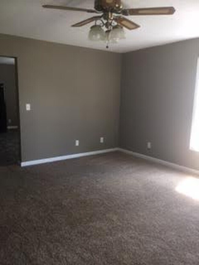 Building Photo - 1824 H Street - (downstairs)