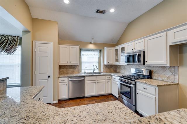 Building Photo - 3900 Oak Park Dr