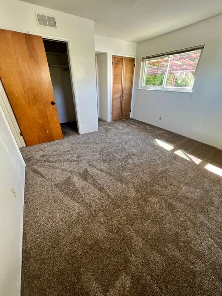 Building Photo - 189 Carpenter St