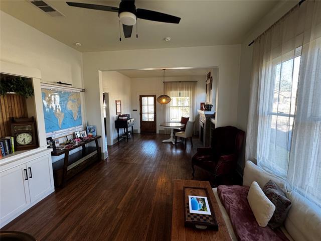 Building Photo - 1802 Seevers Ave