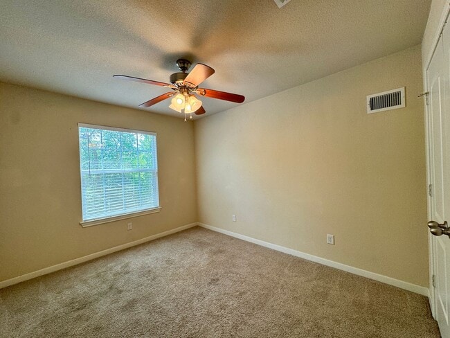 Building Photo - Savannah Court Luxury Townhomes