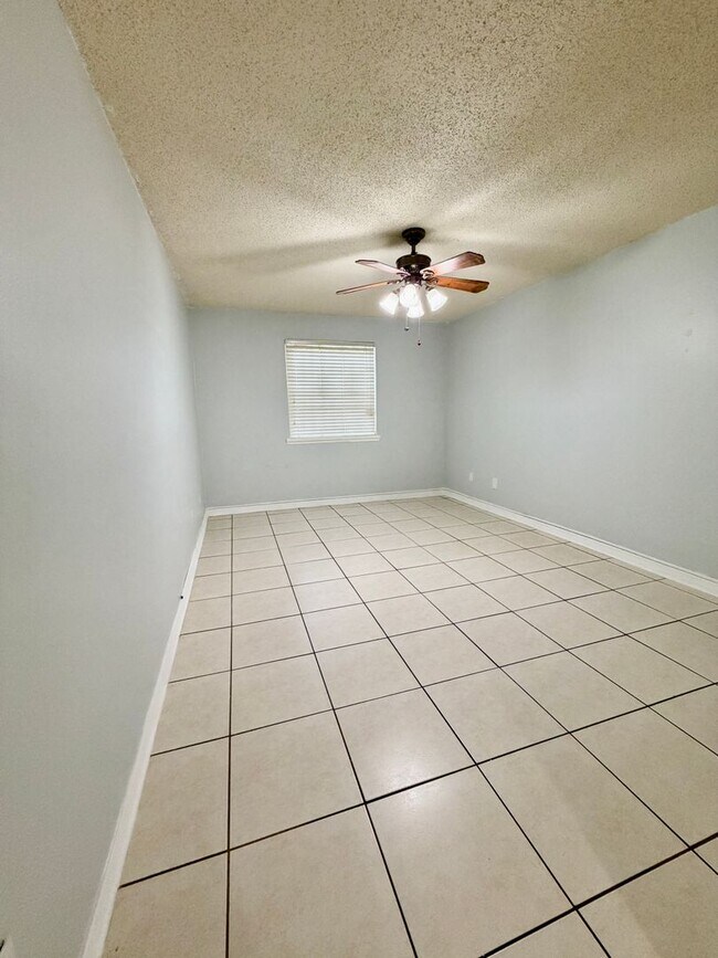Building Photo - 7609 Dolonita Dr