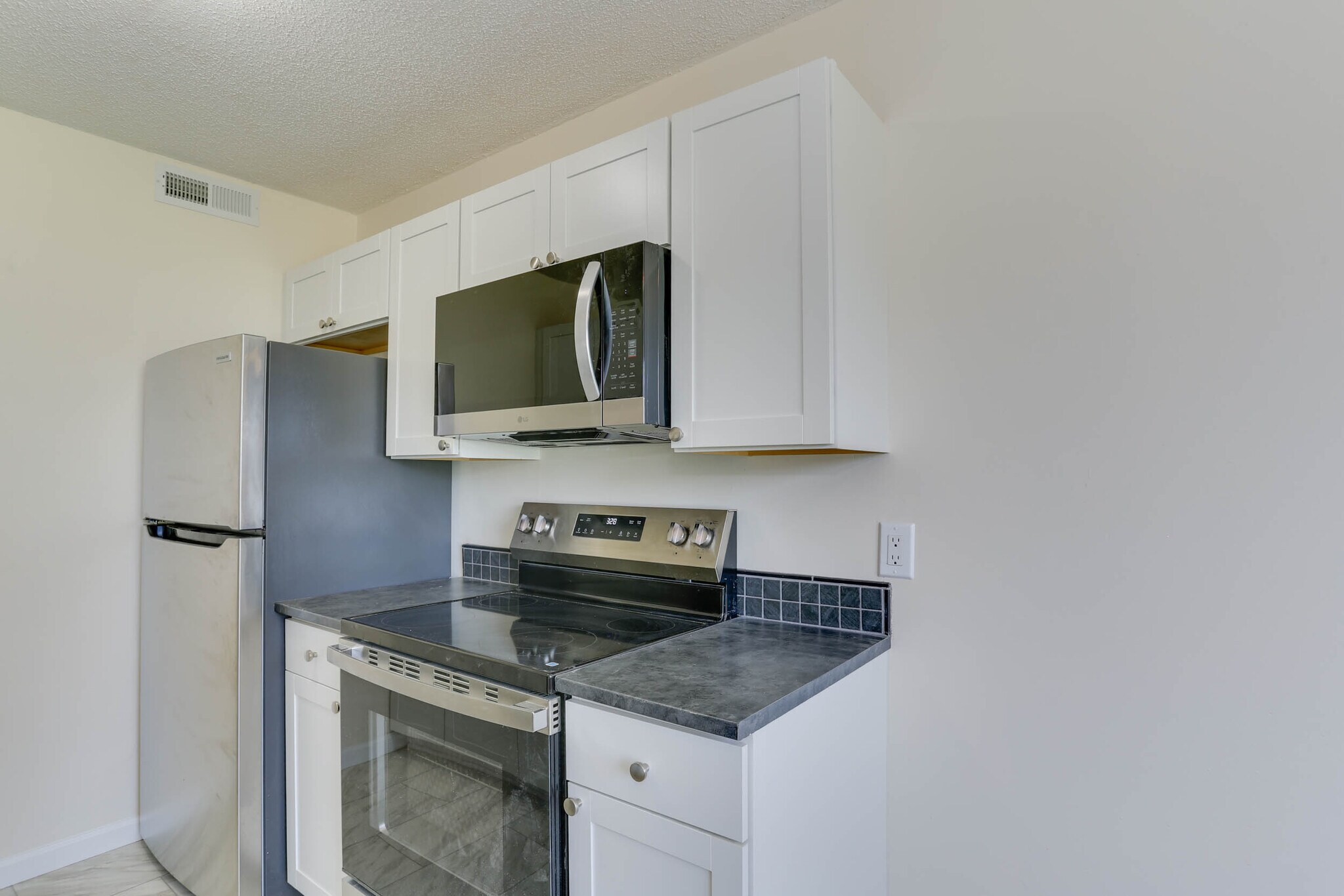 Building Photo - 5684 Landfall Dr