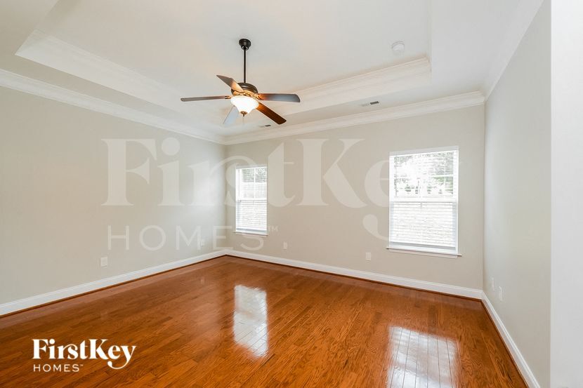 Building Photo - 265 High Knoll Dr