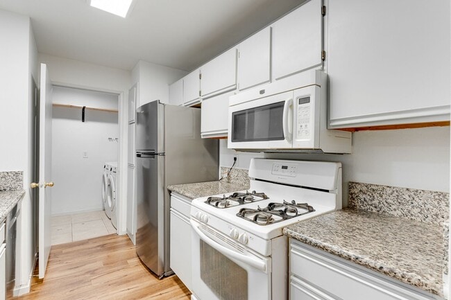 Building Photo - GUARD GATED 2 BEDROOM CONDO! * COMING SOON *