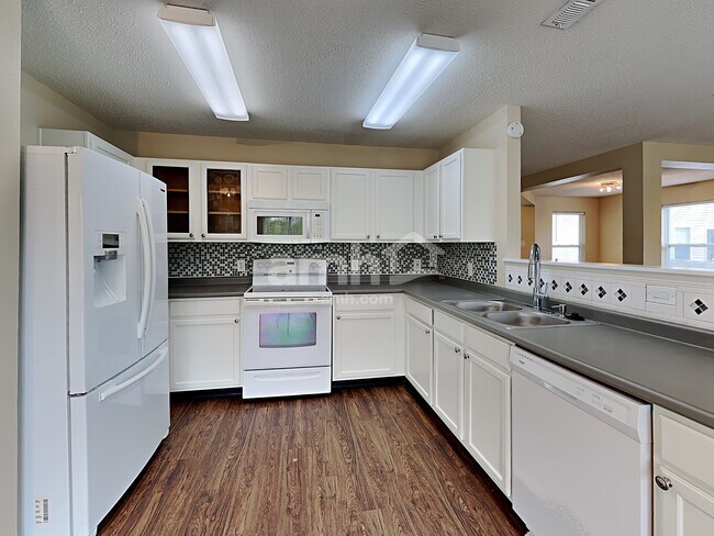 Building Photo - 527 Runnymede Ct