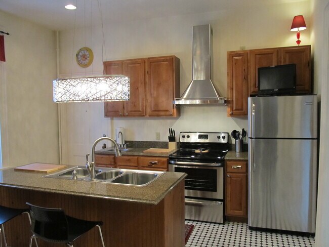Kitchen - 301 W 2nd St