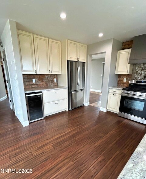 Building Photo - 2205 Stowe Dr