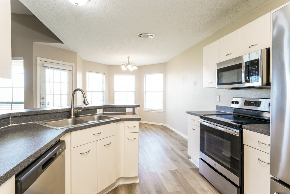 Building Photo - 321 Sondra Way